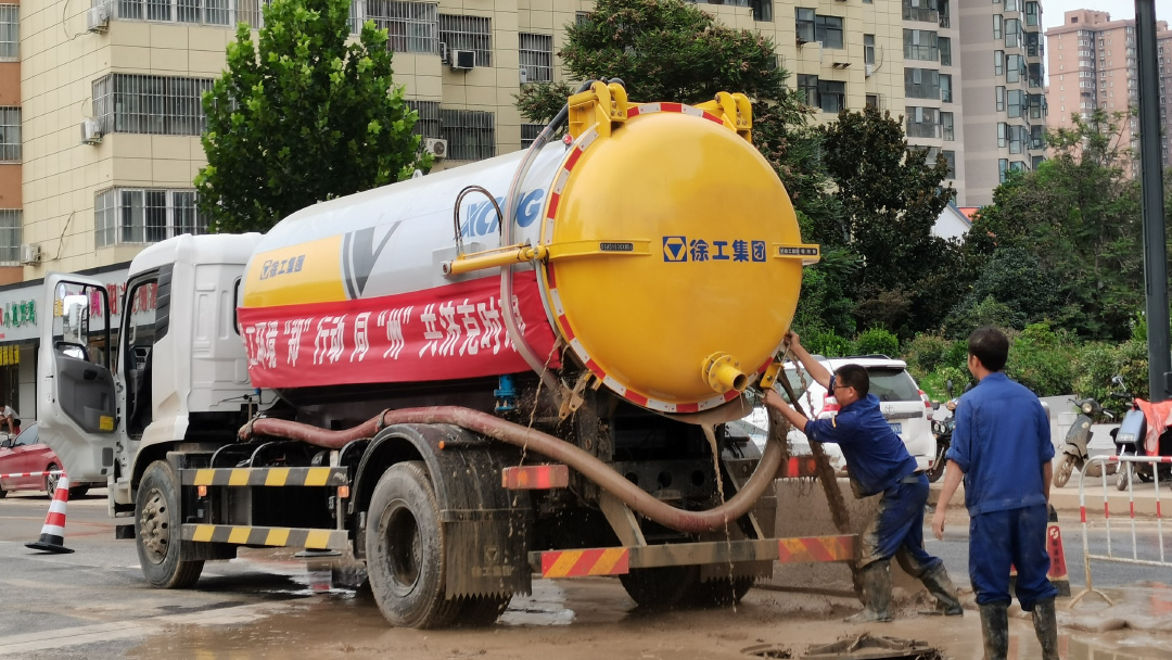 9888拉斯维加斯吸污车驰援郑州特大暴雨