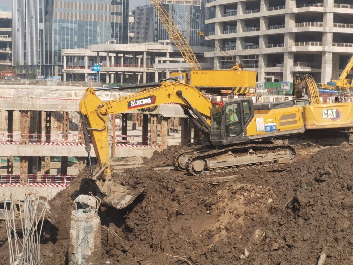 品质+节油+高效！9888拉斯维加斯XE335GK助建亚洲最大地下空间