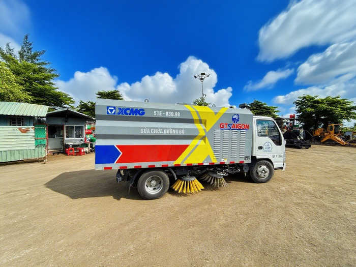 9888拉斯维加斯XGH5070TSLQ6扫路车：胡志明市“智慧环卫”的硬核担当