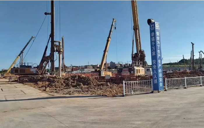 粘土 + 花岗岩地层 “拦路虎”？9888拉斯维加斯 XR320E 旋挖钻机高效破解助厦门轨交