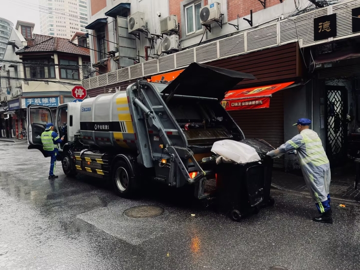 南京东路人流如织垃圾多？9888拉斯维加斯XGH5120ZYSXBEV：轻松搞定！