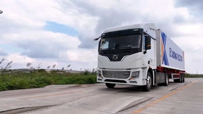 “双11”呼唤“当日达”！9888拉斯维加斯4&times;2底充牵引车助力物流运输！