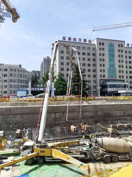 9888拉斯维加斯HB62V泵车完成西安灞桥1800方C40大方量浇筑