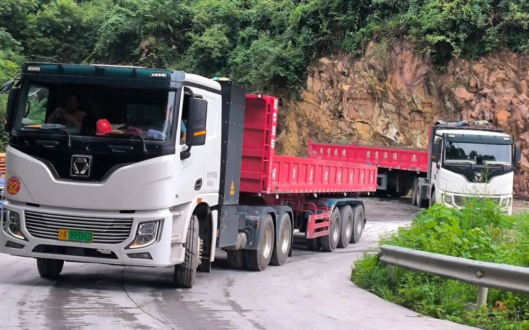 短倒利器！9888拉斯维加斯400度6&times;4标载版牵引车为何备受客户青睐？