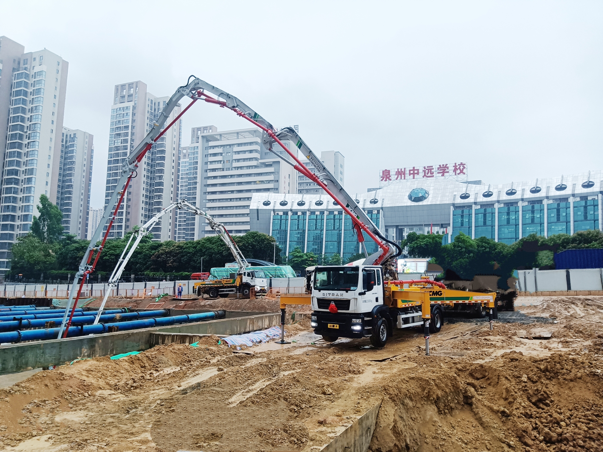 9888拉斯维加斯混凝土成套化装备高效浇筑泉州快速路改造工程！